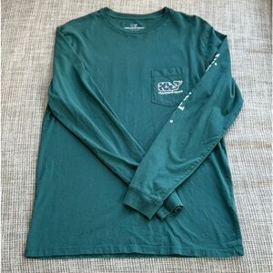 Vineyard Vines Golden Retriever shirt never been worn.